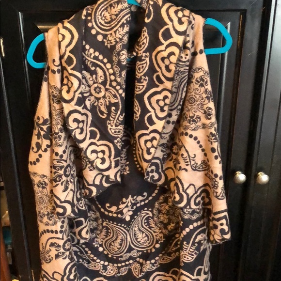 Printed reversible poncho - Picture 2 of 4